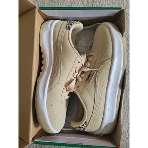Women's Puma California Wild sneakers Size (9)